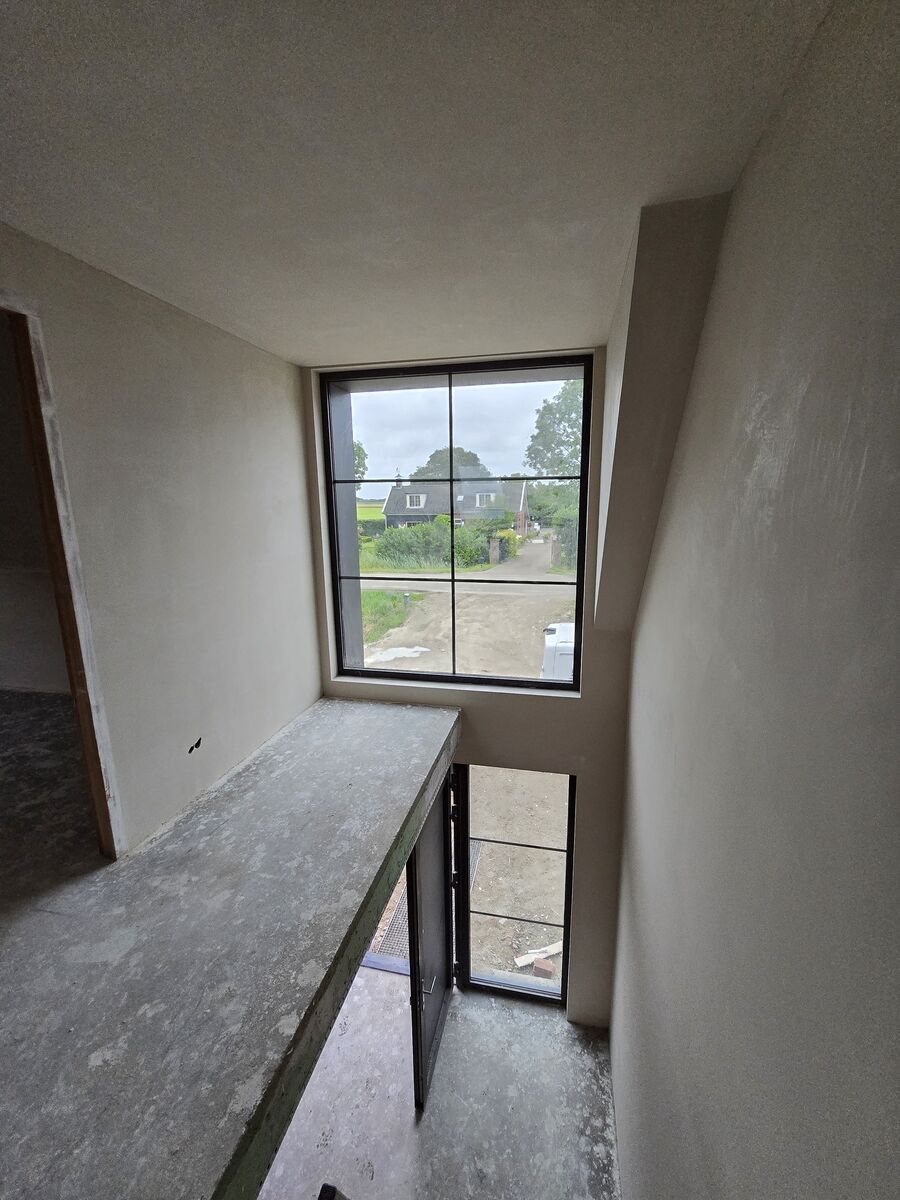 Entree met trappenhuis - overzicht